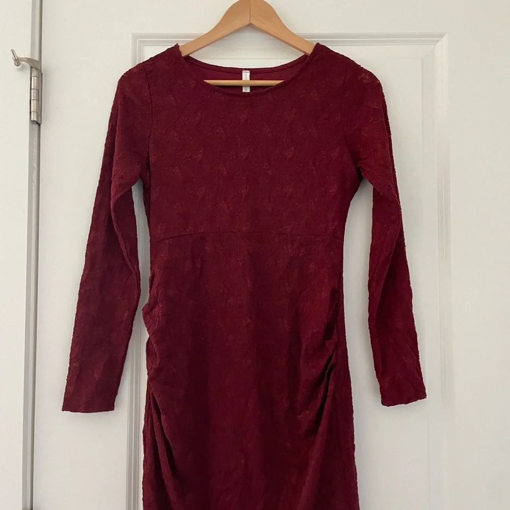 NWT Pinkblush Maternity Ruched Lace Dress Burgundy - Picture 8 of 10